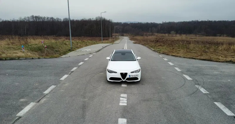 małopolskie Alfa Romeo Giulia cena 120000 przebieg: 62000, rok produkcji 2018 z Zdzieszowice